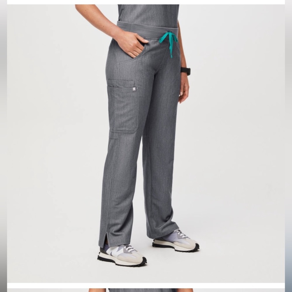 FIGS Kade Cargo Graphite Scrub‎ Pants size M/P